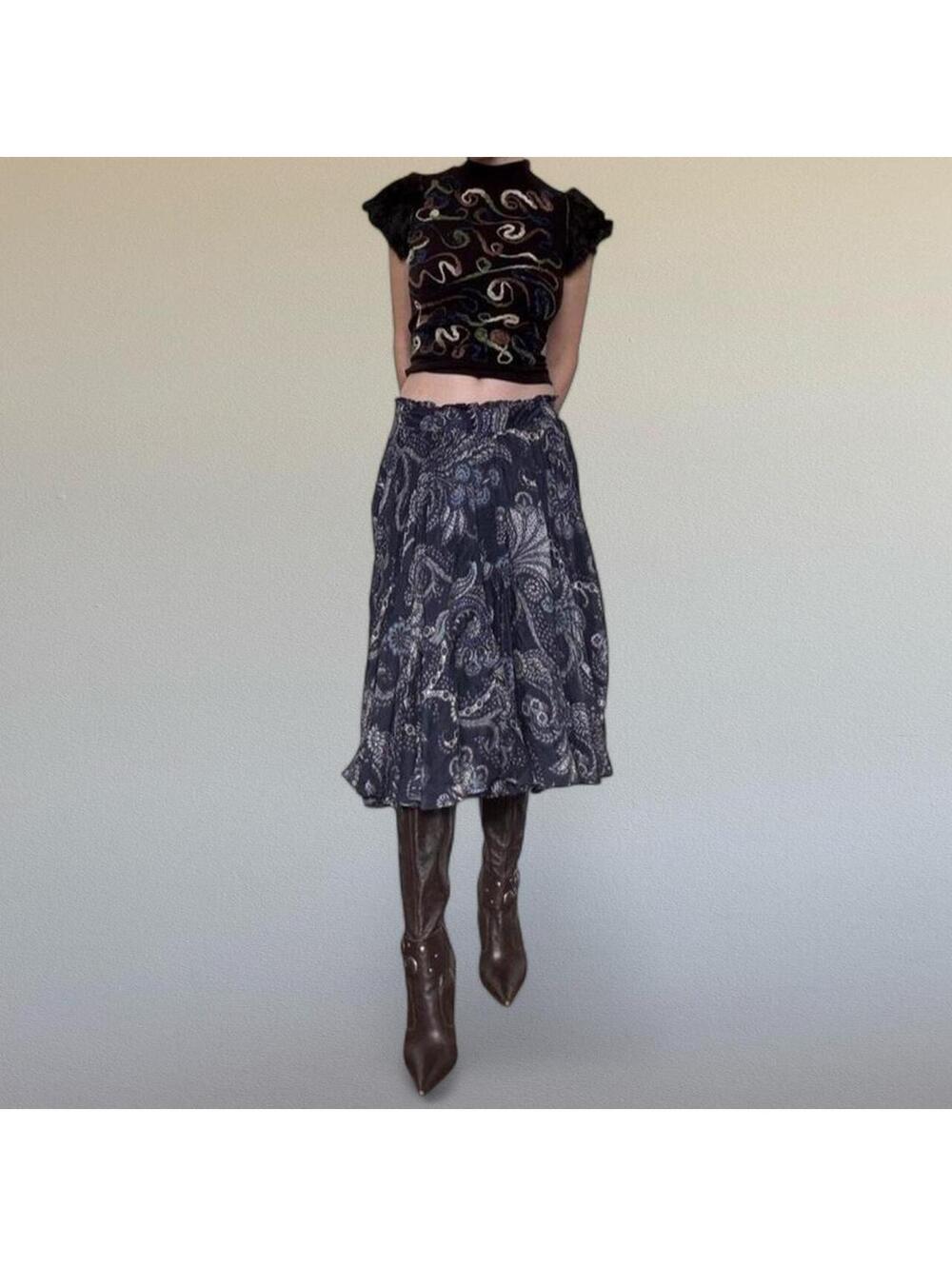 100% silk paisley midi skirt. Size M.